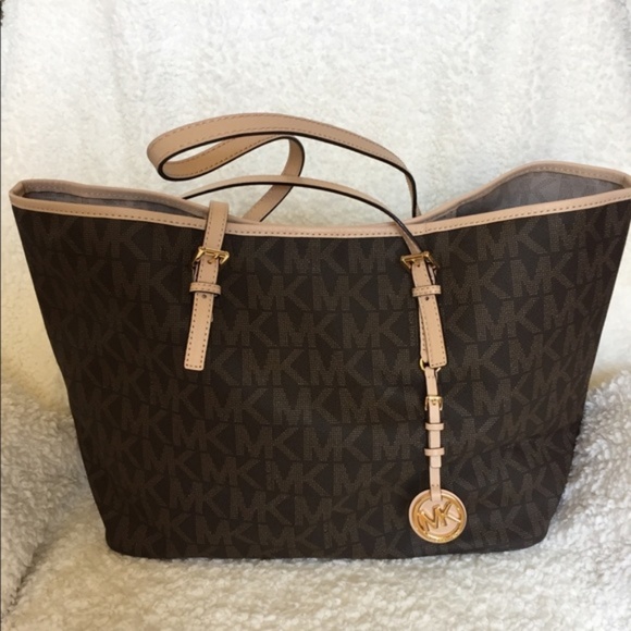 MK purse - Picture 1 of 2